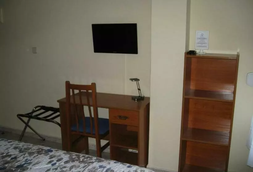 Camera Standard, Hostal Roma