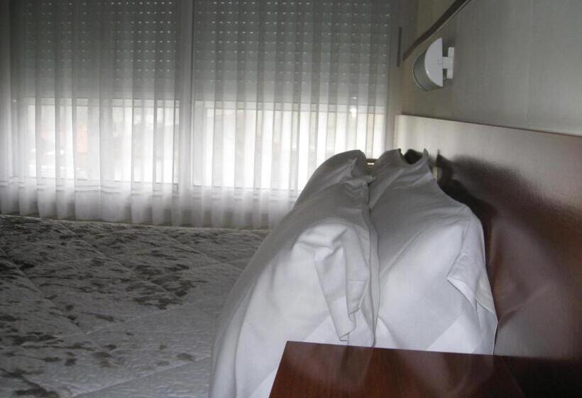스탠다드 룸, Hostal Roma