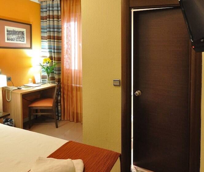 اتاق استاندارد یک نفره, Hostal Ballesta