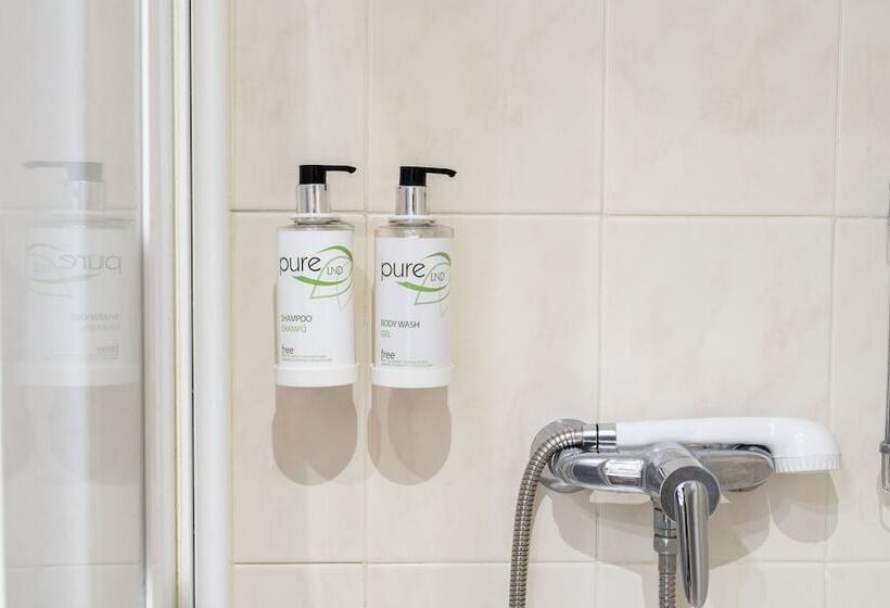 اتاق استاندارد سه نفره, Hostal Ballesta