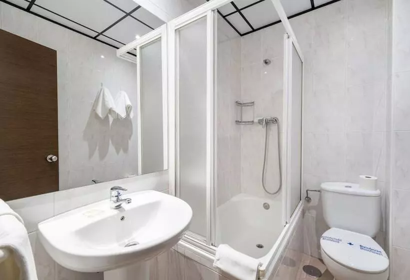اتاق استاندارد سه نفره, Hostal Ballesta