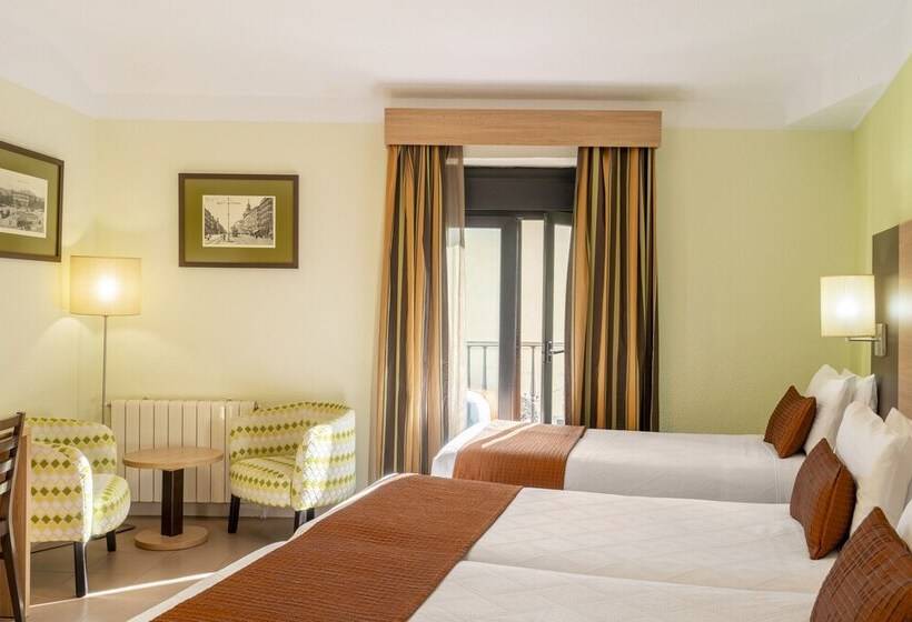 اتاق استاندارد سه نفره, Hostal Ballesta