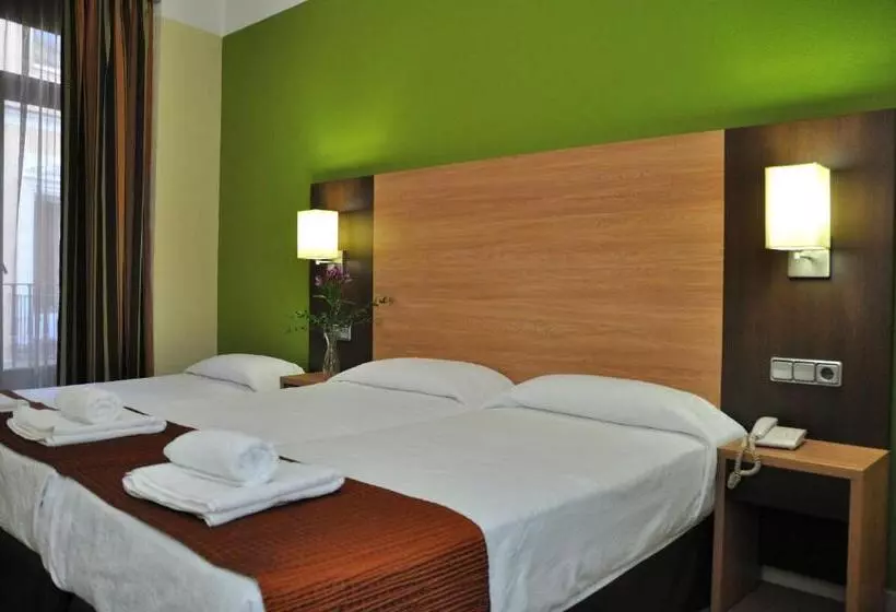 اتاق استاندارد سه نفره, Hostal Ballesta