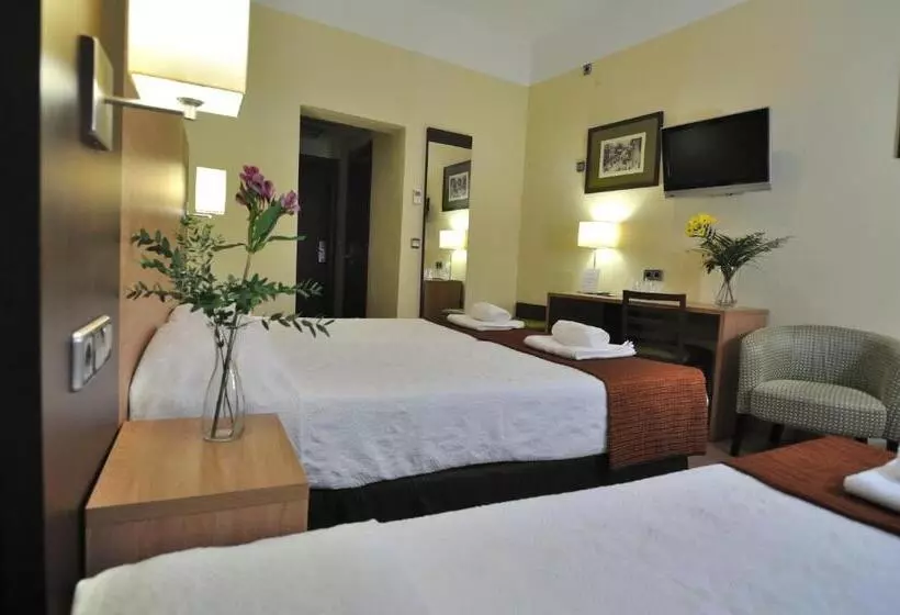 اتاق استاندارد سه نفره, Hostal Ballesta