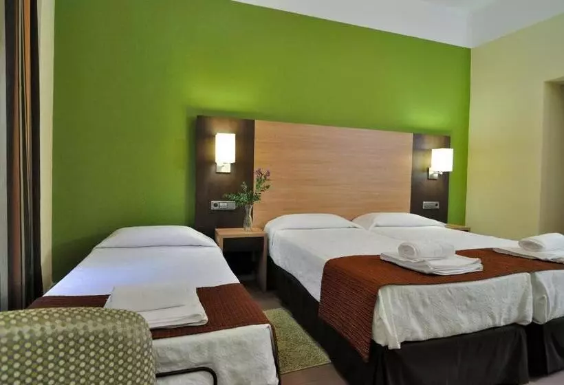 اتاق استاندارد سه نفره, Hostal Ballesta