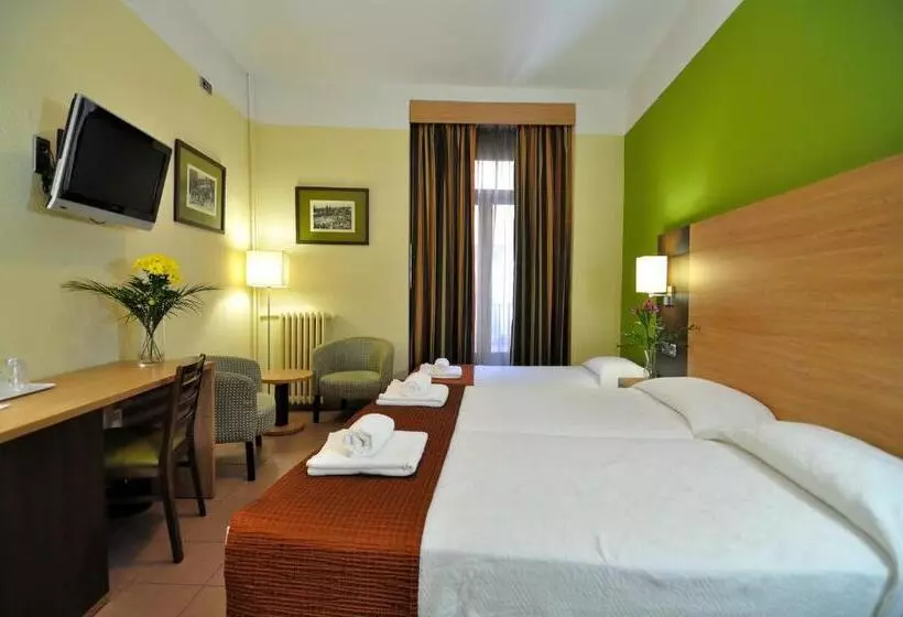 اتاق استاندارد سه نفره, Hostal Ballesta