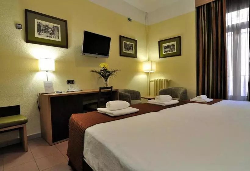 اتاق استاندارد سه نفره, Hostal Ballesta