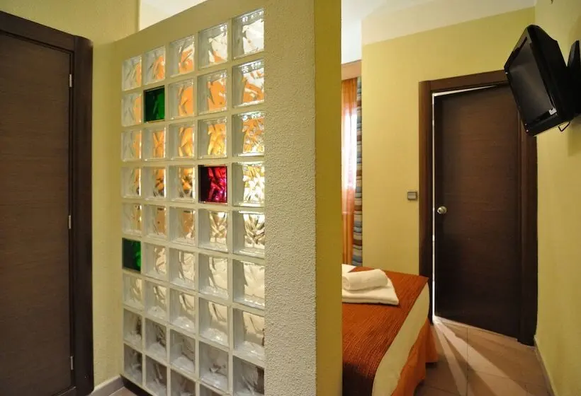 اتاق استاندارد یک نفره, Hostal Ballesta