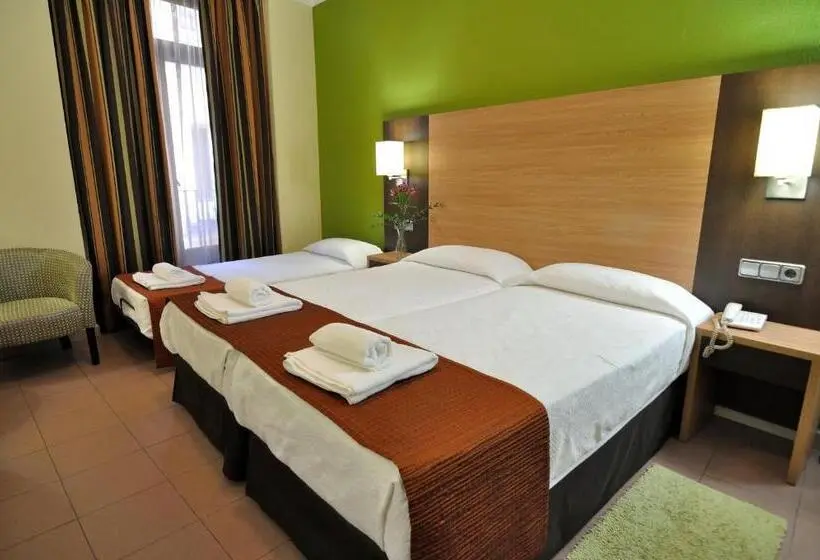 اتاق استاندارد سه نفره, Hostal Ballesta