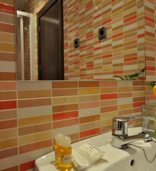 اتاق استاندارد سه نفره, Hostal Ballesta