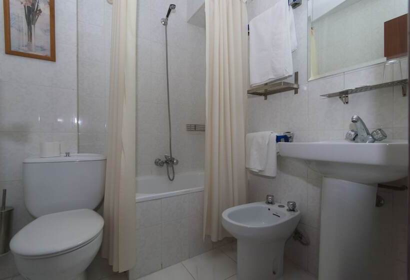 Номер Стандарт Трехместный, Hostal Goyma I