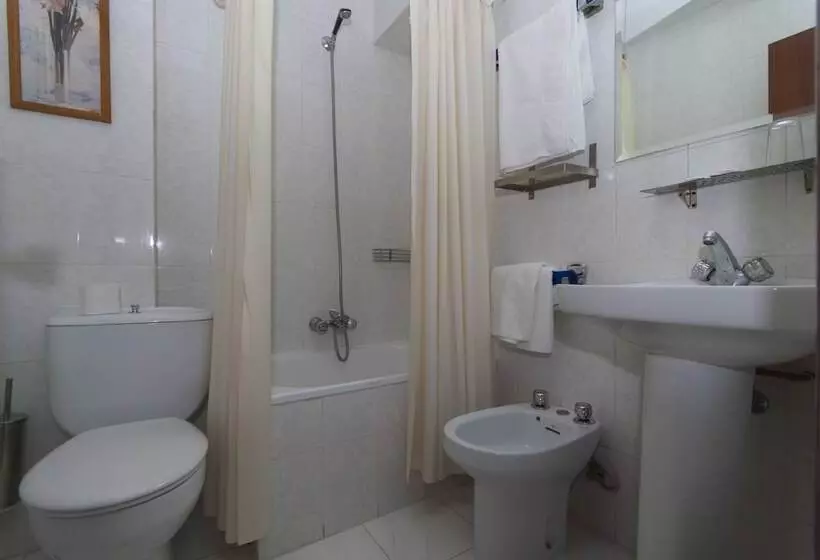 اتاق استاندارد سه نفره, Hostal Goyma I