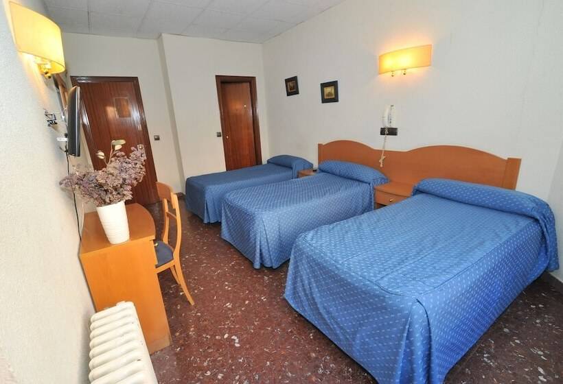 اتاق استاندارد سه نفره, Hostal Goyma I