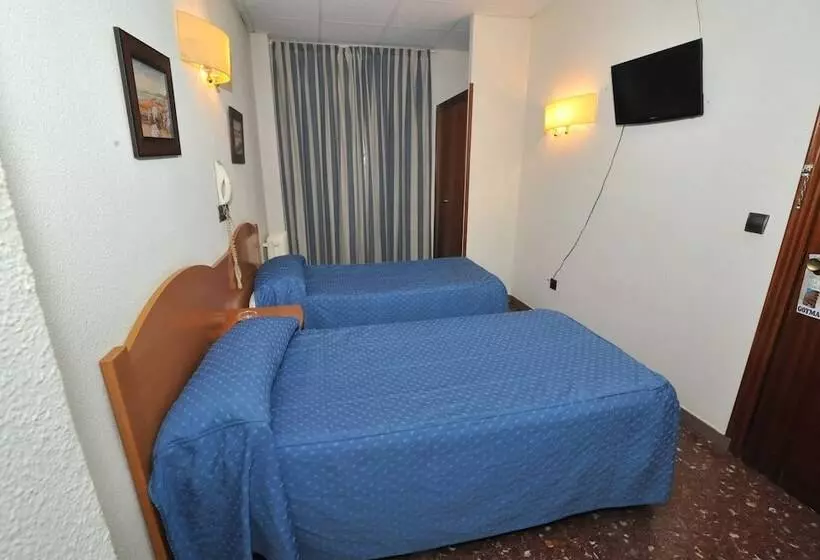 اتاق استاندارد سه نفره, Hostal Goyma I