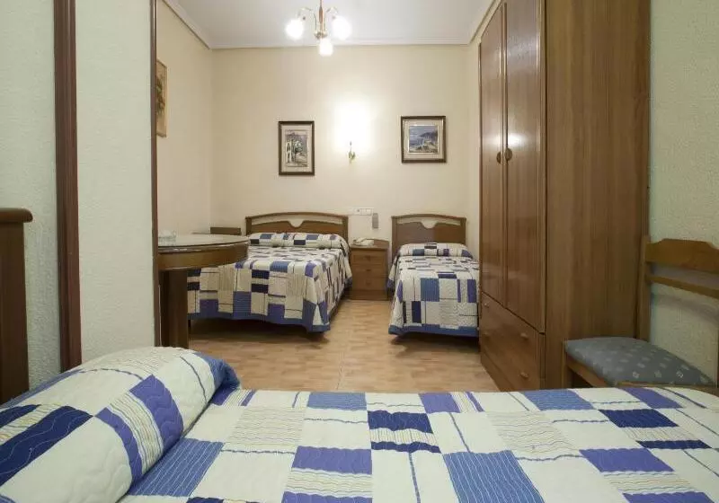 اتاق استاندارد سه نفره, Hostal Maria Luisa