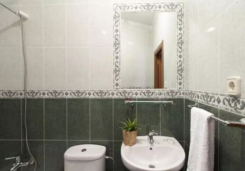 اتاق استاندارد سه نفره, Hostal Maria Luisa