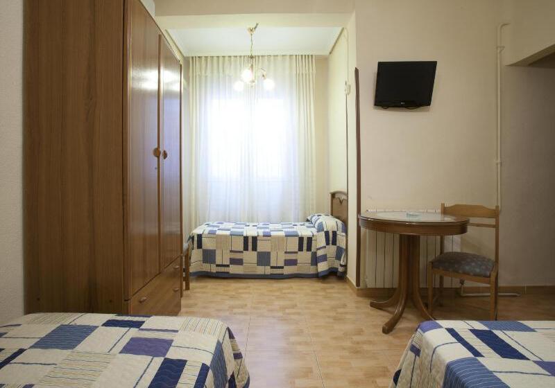 اتاق استاندارد سه نفره, Hostal Maria Luisa