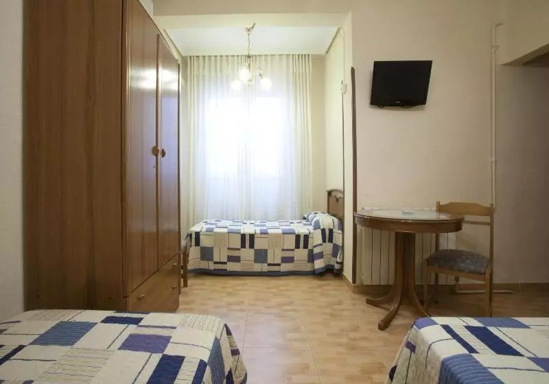 اتاق استاندارد سه نفره, Hostal Maria Luisa
