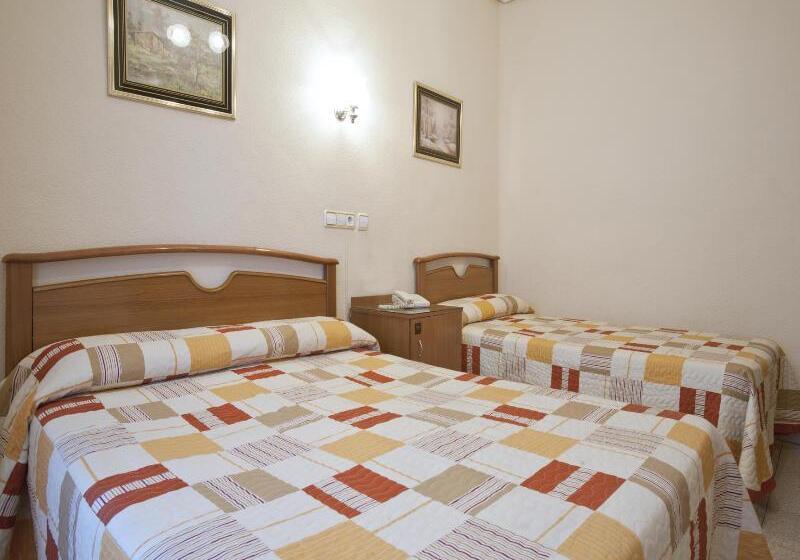 اتاق استاندارد سه نفره, Hostal Maria Luisa