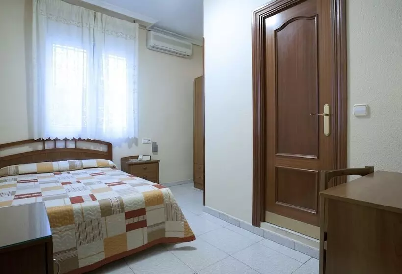 اتاق استاندارد یک نفره, Hostal Maria Luisa