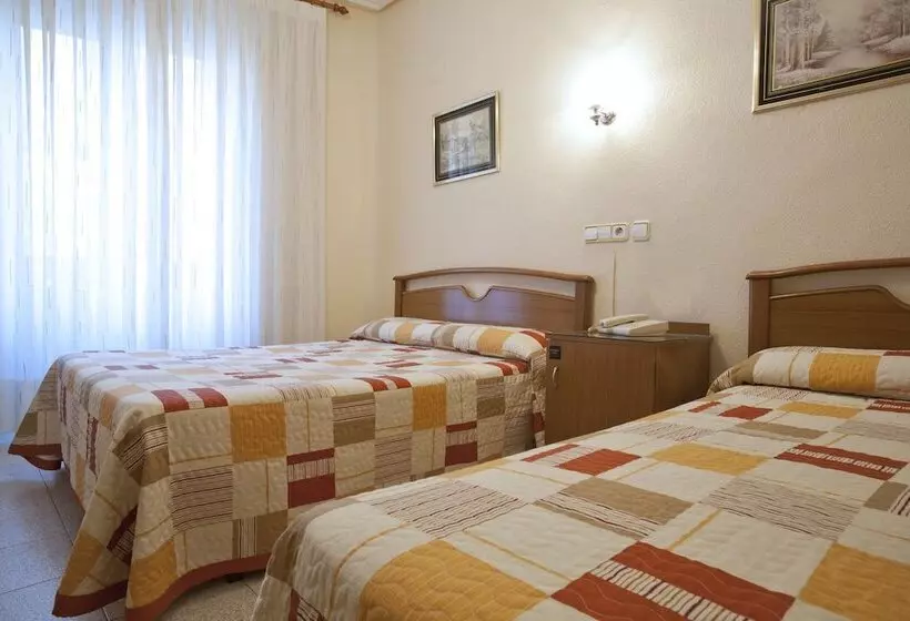 اتاق استاندارد سه نفره, Hostal Maria Luisa
