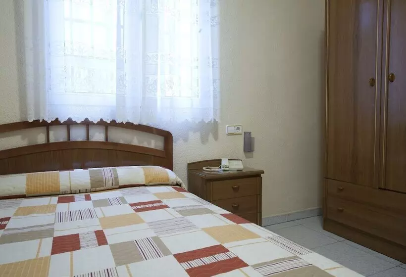 اتاق استاندارد یک نفره, Hostal Maria Luisa
