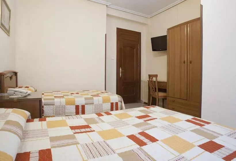 اتاق استاندارد سه نفره, Hostal Maria Luisa