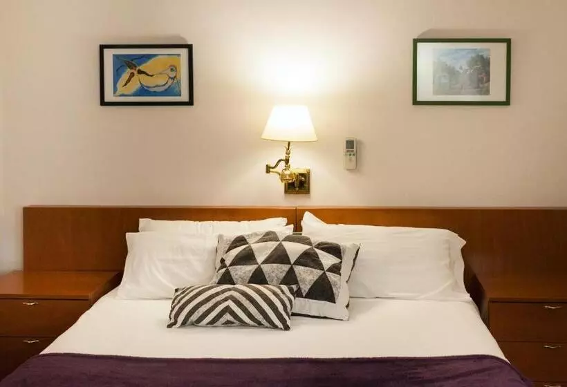 Habitació Triple Estàndard, Hostal Restaurant Roma