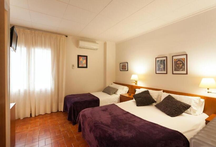 חדר סטנדרט לשלושה, Hostal Restaurant Roma