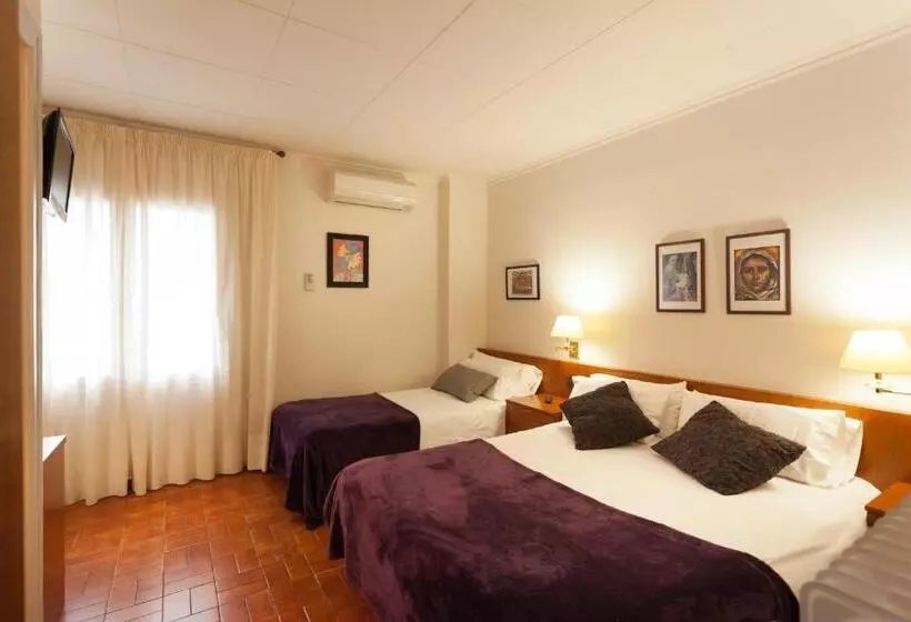 Habitació Triple Estàndard, Hostal Restaurant Roma