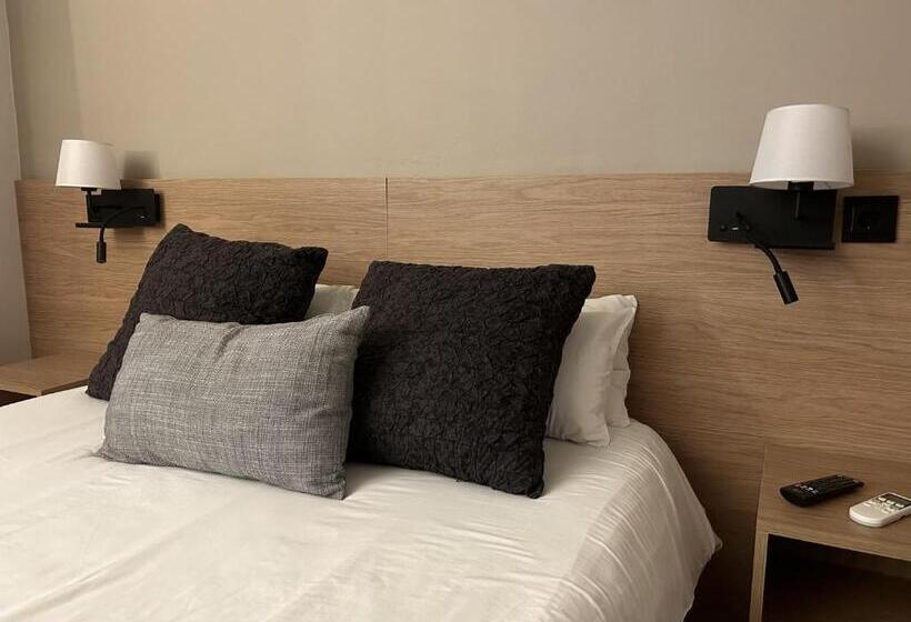 חדר סטנדרט לשלושה, Hostal Restaurant Roma