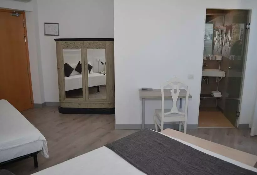 اتاق استاندارد سه نفره, Hostal San Lorenzo