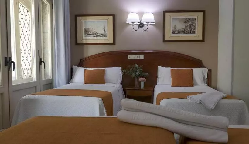اتاق استاندارد چهار تخته, Hostal San Lorenzo