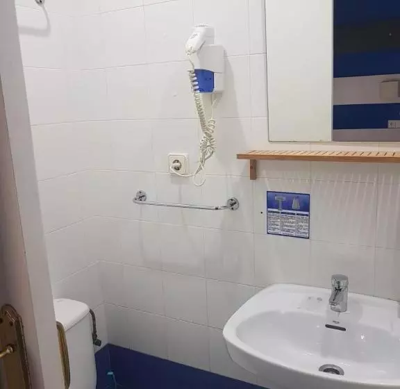 Camera Economy, Hostal Termes
