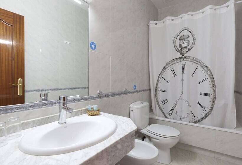 Habitación Triple Estándar, Vázquez De Mella Gran Vía