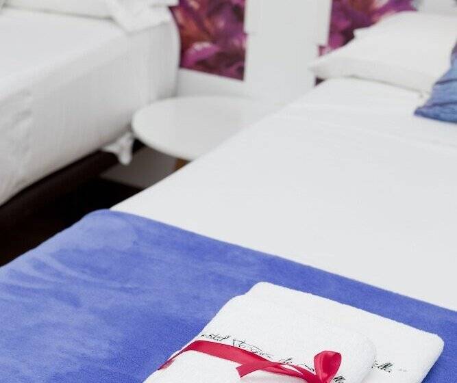 اتاق استاندارد سه نفره, Vázquez De Mella Gran Vía