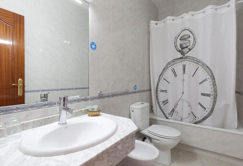 Habitación Triple Estándar, Vázquez De Mella Gran Vía
