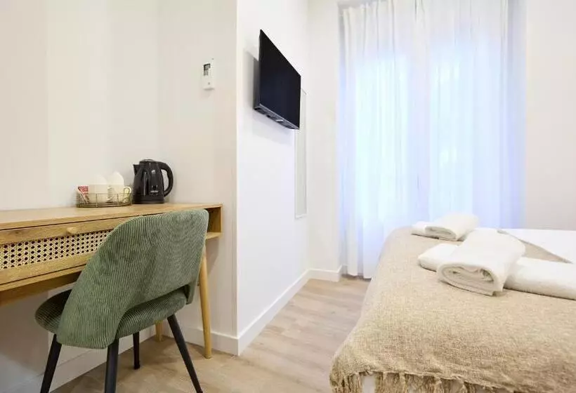 اتاق لوکس با بالکن, Hostal Zamorán  Madrid Centro Gran Vía Sol