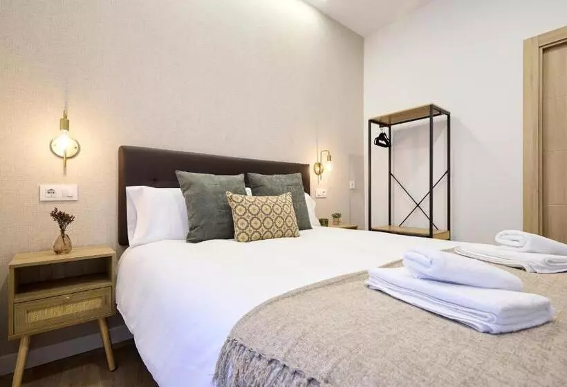 اتاق لوکس با بالکن, Hostal Zamorán  Madrid Centro Gran Vía Sol
