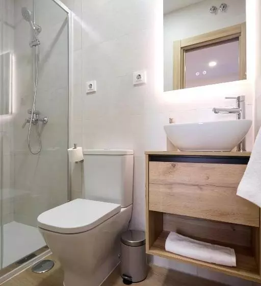 اتاق لوکس با بالکن, Hostal Zamorán  Madrid Centro Gran Vía Sol