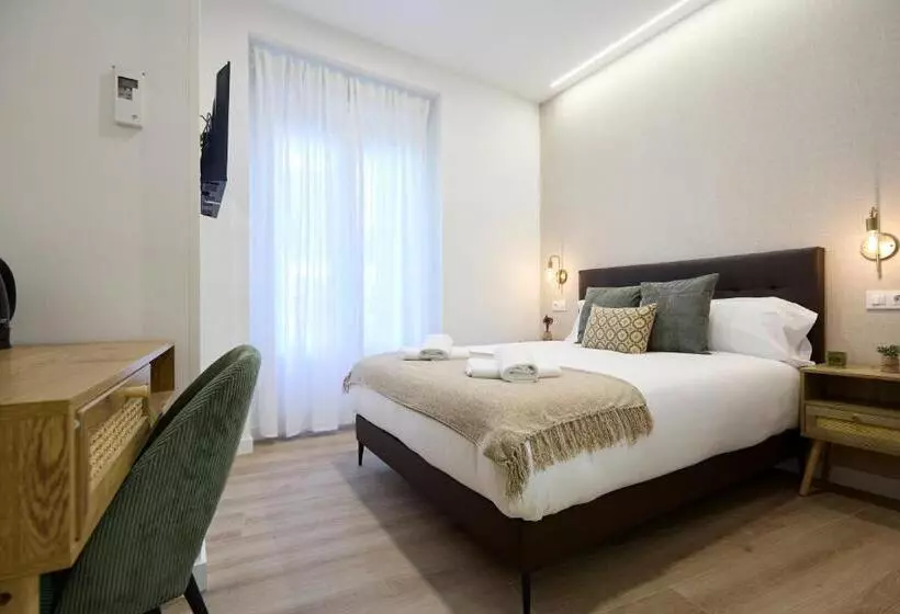 اتاق لوکس با بالکن, Hostal Zamorán  Madrid Centro Gran Vía Sol