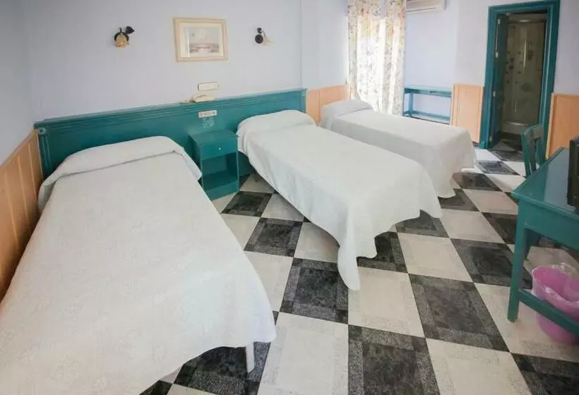 Chambre Triple Standard, Agur