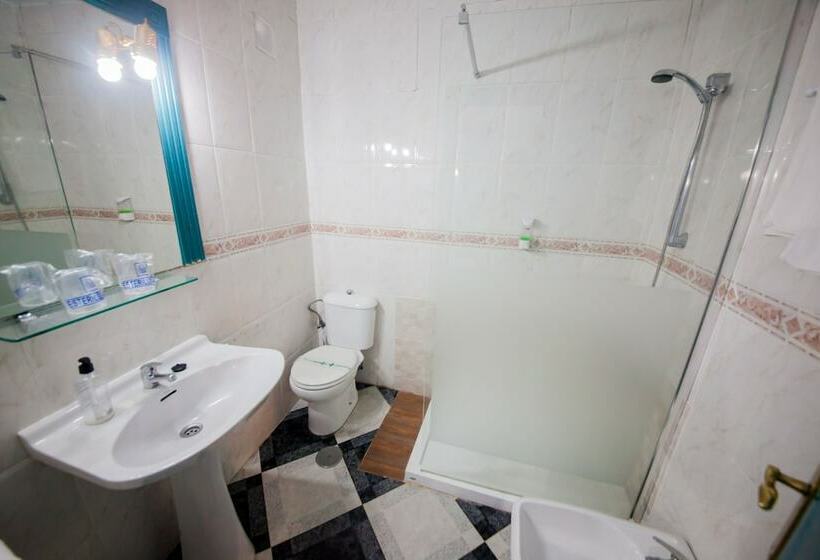 标准三人间, Agur