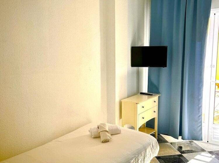 标准单人间, Agur