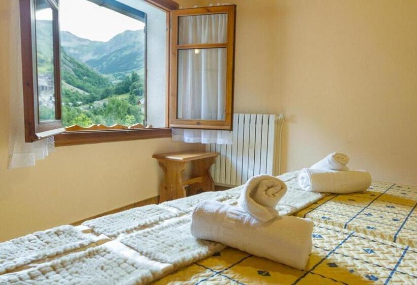 חדר משפחתי, Hostal Aiguamog