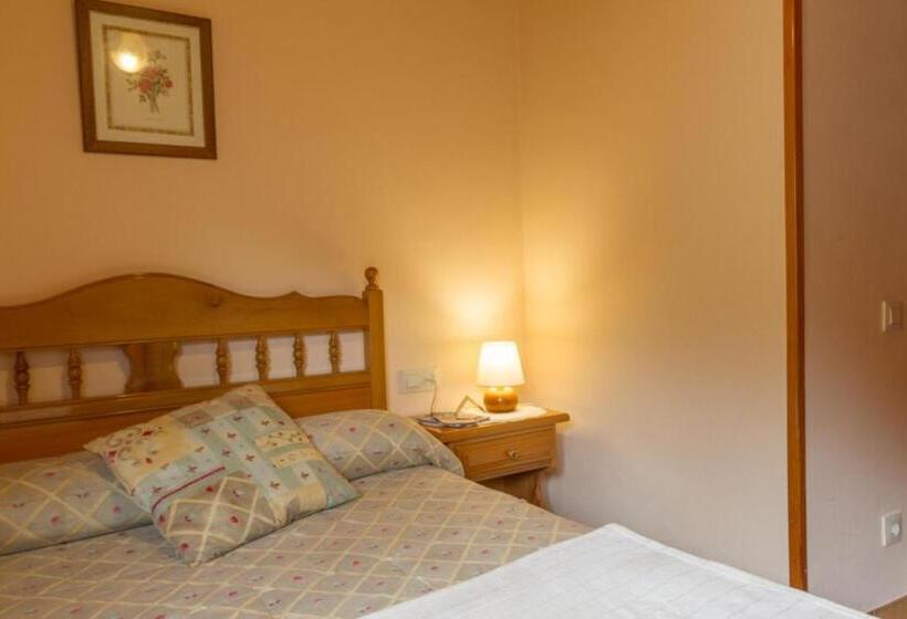 Habitación Familiar, Hostal Aiguamog