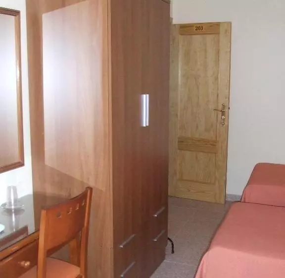 3-Bett-Standardzimmer, Hostal Casa Juan
