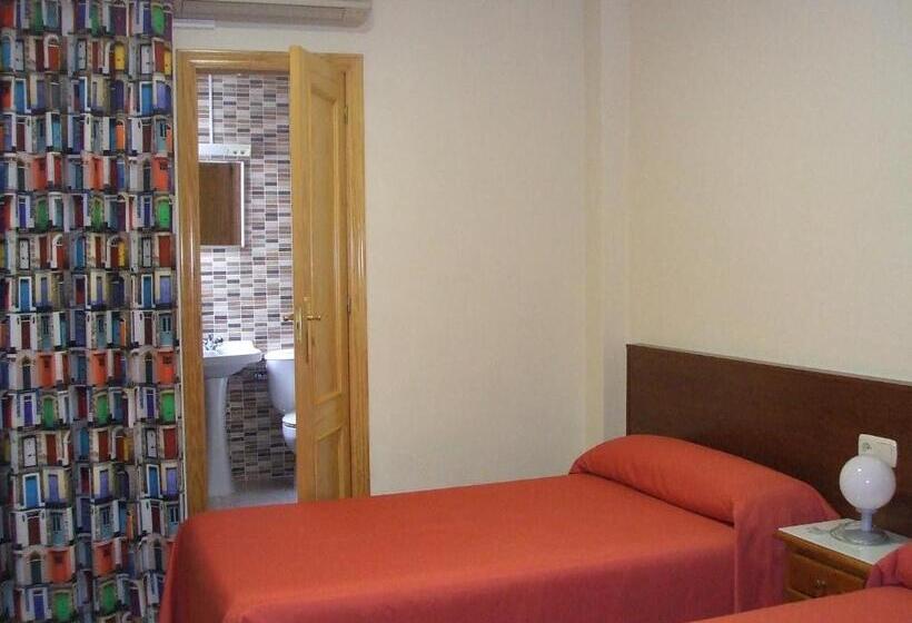 Номер Стандарт Трехместный, Hostal Casa Juan