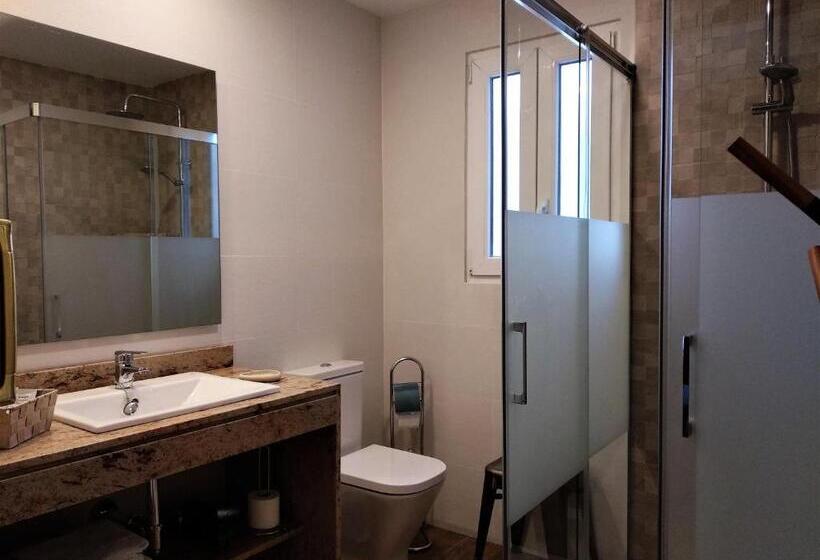 Четырехместный Номер Стандарт, Hostal Enriqueta