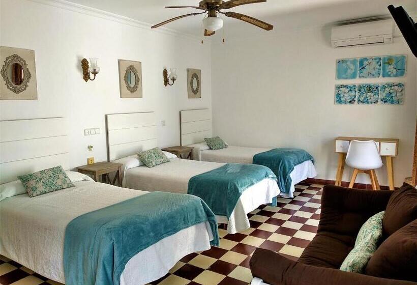 Четырехместный Номер Economy, Hostal Enriqueta